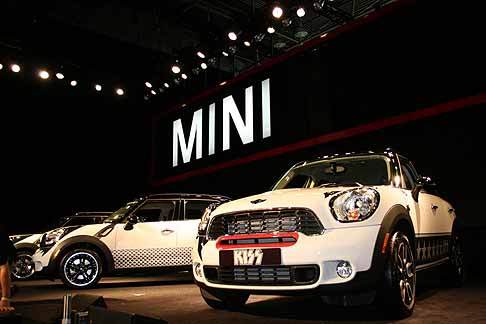 Mini - Mini Kiss con 4 stelle sulla fiancata e Mini con il laterale a nido d´ape width=